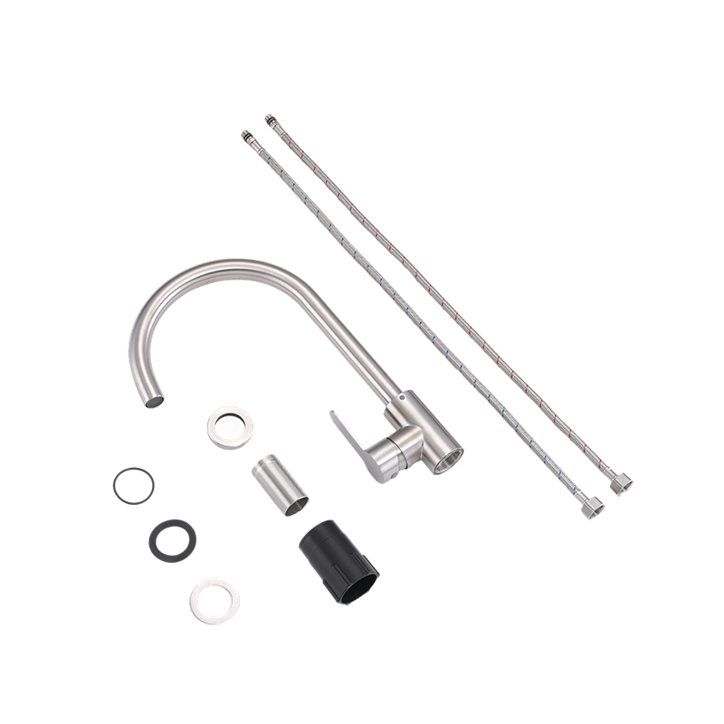 How to disassemble and clean a clogged aerator in a single-handle kitchen faucet?